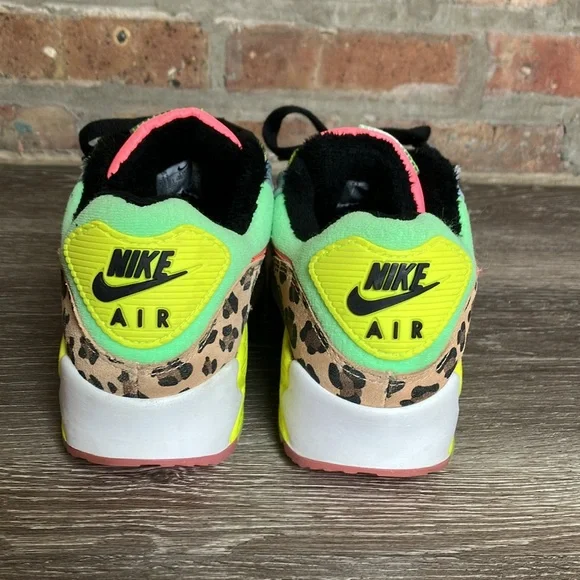 Nike - Picture 4 of 17